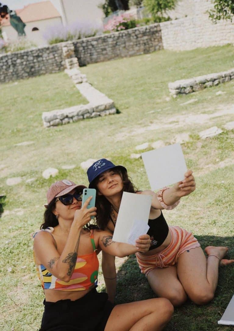 gifts-that-aren-t-things-42-non-material-gift-ideas-in-2026