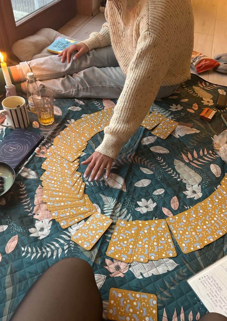 Tarrot readings & indoor picnic