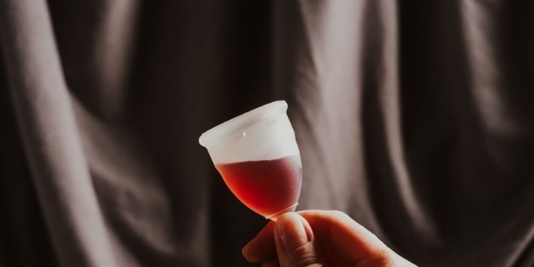 How to remove menstrual cup without mess - Almost Zero Waste
