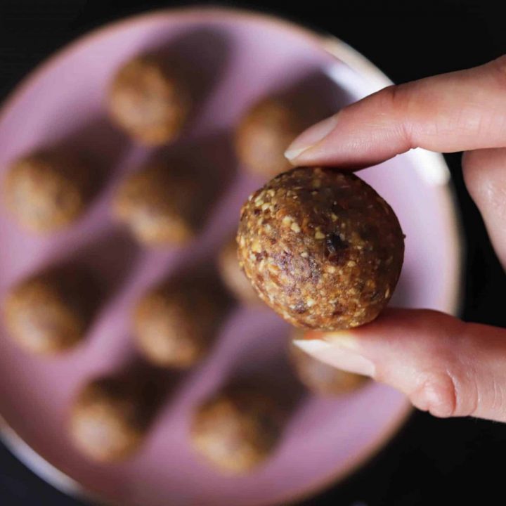4-Ingredient Date And Peanut Butter Energy Balls - Almost Zero Waste