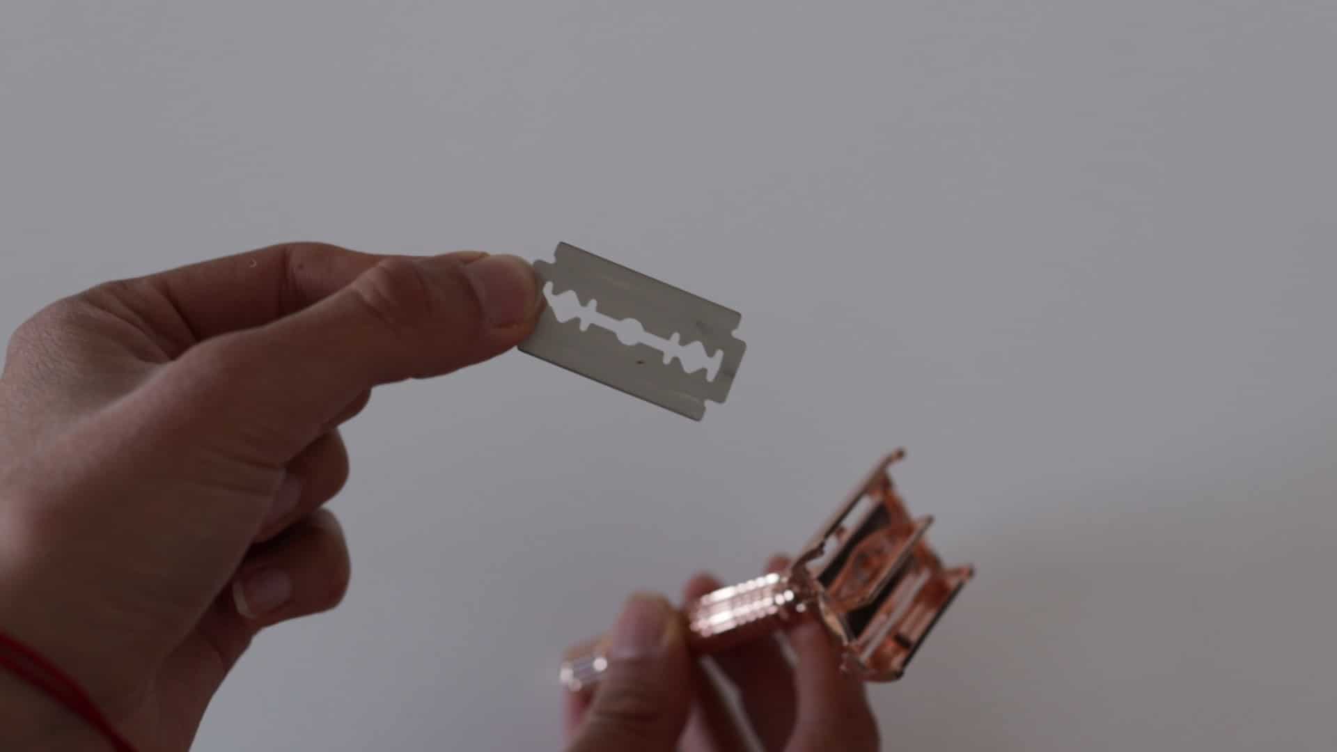 How To Put a Blade In a Safety Razor A Quick Guide (2024)