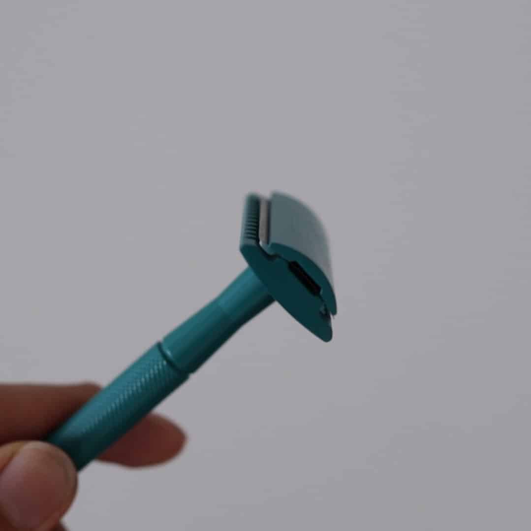 How To Put a Blade In a Safety Razor? (Guide) Almost Zero Waste