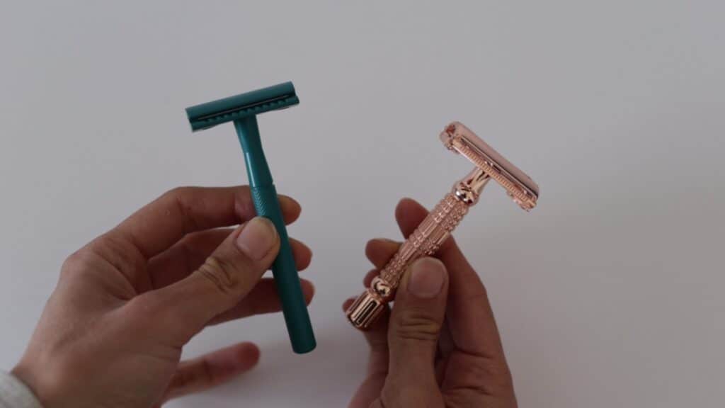 How to put a blade in a safety razor
