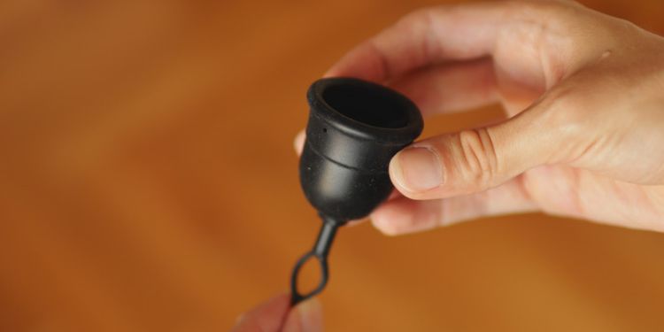 How to insert a menstrual cup for beginners