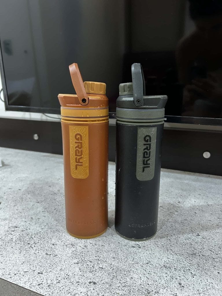 grayl filtering water bottle