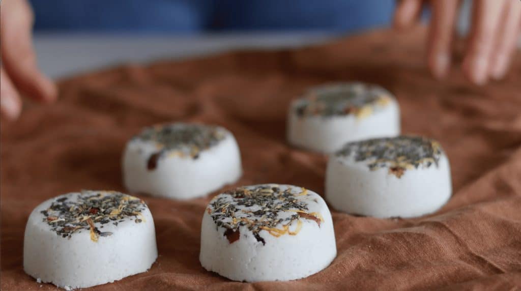 DIY bath bombs,homemade bath bombs,natural bath bombs,DIY bath bombs without Epsom salt
